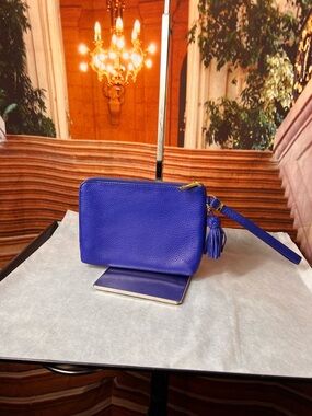 Talbots Leather Dual Zip Wristlet Clutch in Cobalt Blue, 3 card slots Lined